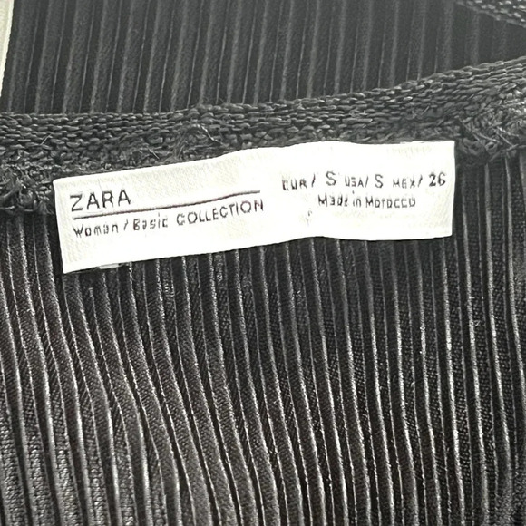 Zara/  Cropped tee-shirt/ Blouse/ Accordion style fabric/ Silky/ Size US S - Picture 7 of 10